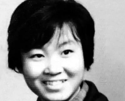 1974 年，一名 21 岁女知青深夜独自外出上厕所，从此离奇失踪。连队搜遍整座