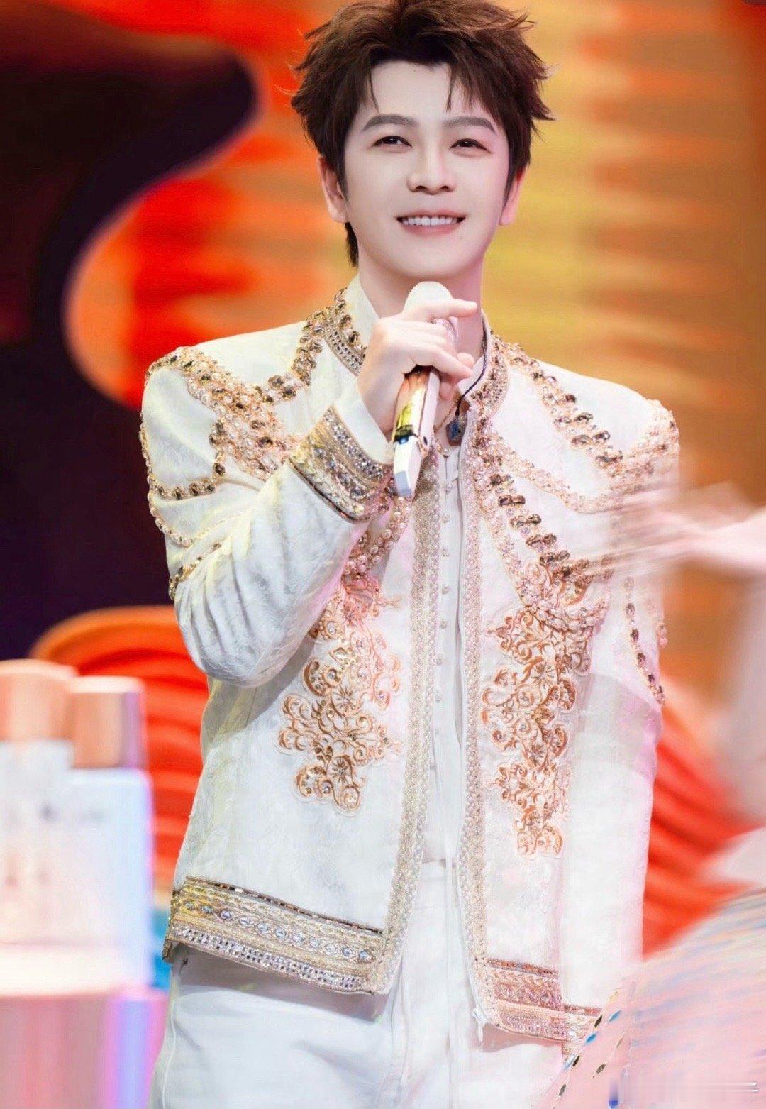 王栎鑫又唱了最好的我们谁能忍住不看呀？当年路星河真的很好看不愧是白月光，越看越上