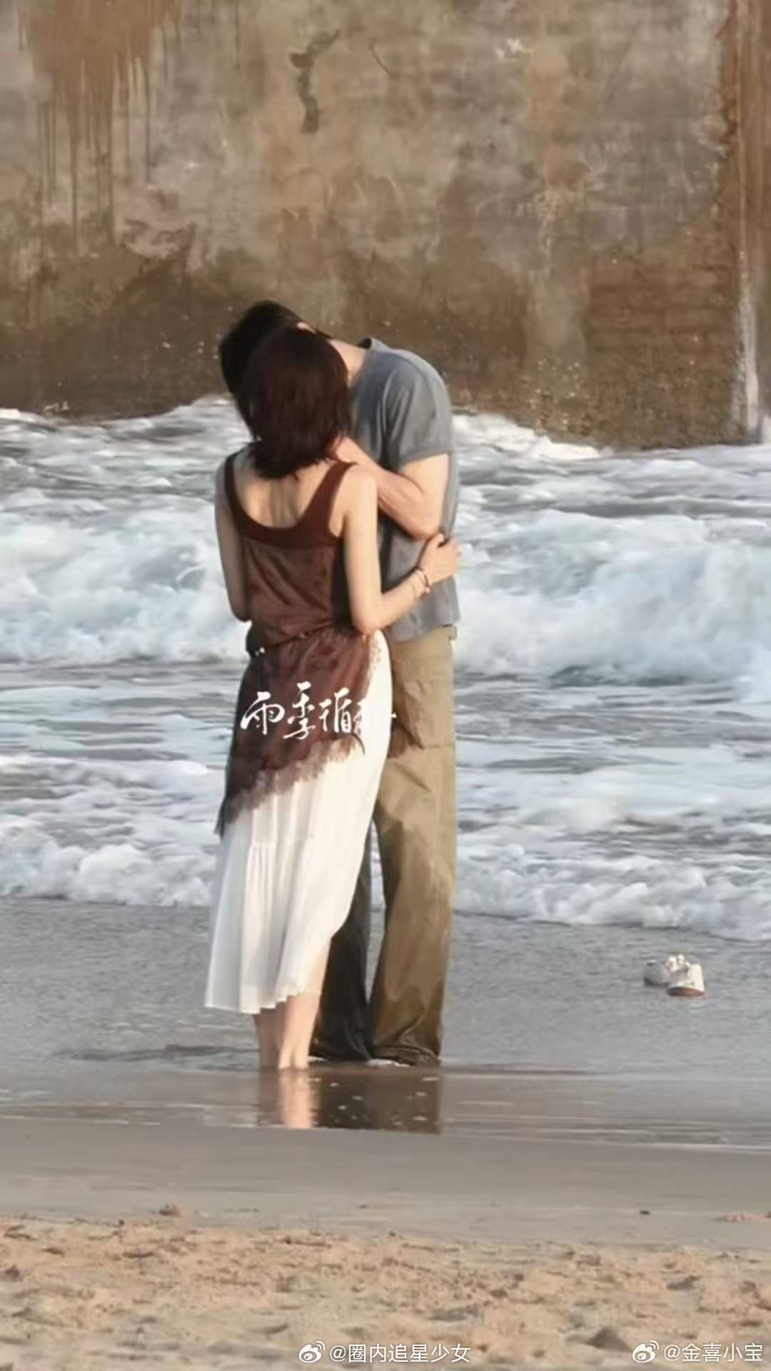 孙千需要踮脚才能抱到张云龙 海边定格绝美亲吻名场面，孙千踮脚相拥张云龙氛围感拉满
