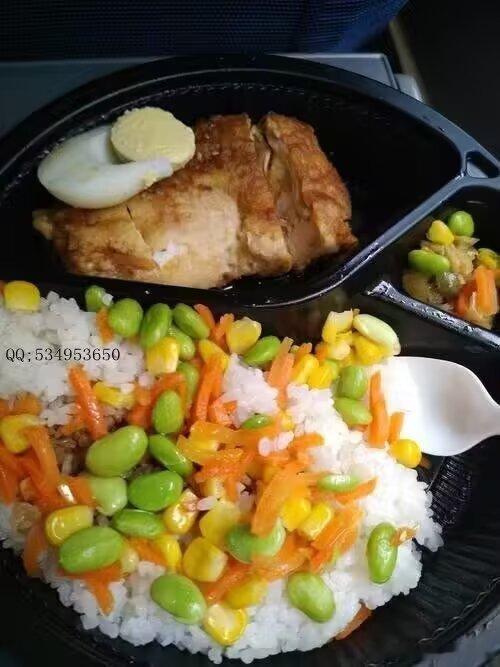 碗里不要剩饭，碗里的饭吃干净叫存福，吃饭剩两口不吃了叫漏福。我们每个人都带着一定