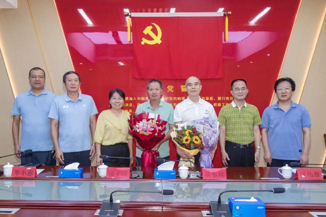 云浮中专7月9日举行潘子颂、黄鉴辉退休座谈会，​党委副书记、副校长金冠宏主持，​