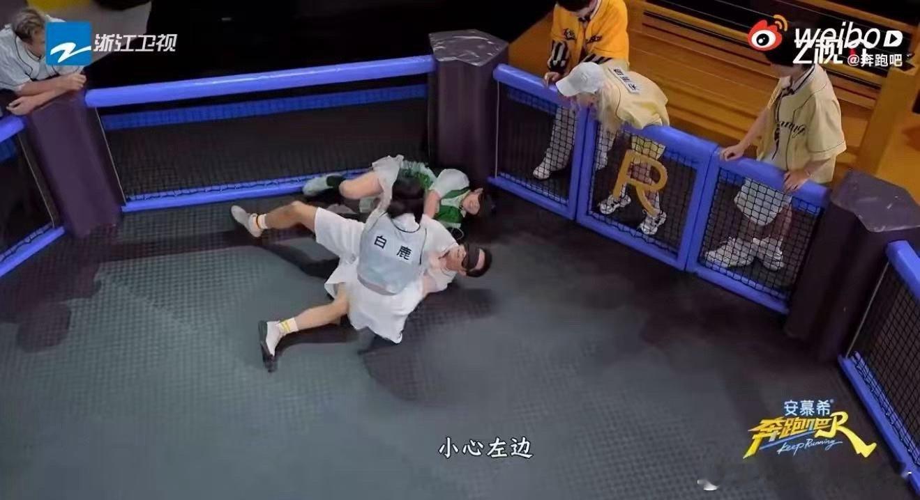 跑男本季最激烈撕名牌跑男撕名牌都玩过这么多回了，还是在这一次的蒙眼撕名牌环节感受