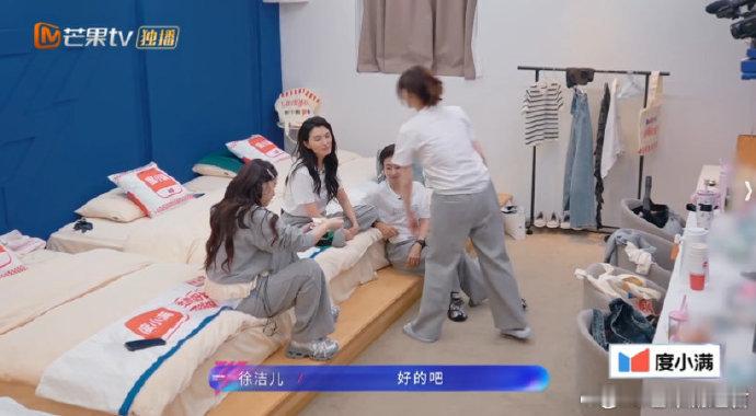 李小冉再唱心愿便利贴 二公舞台进步显著，私下唱起怀旧金曲更是温柔又有感染力。乘风