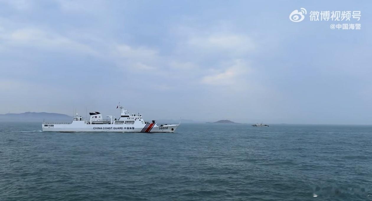 【#福建海警位金门附近海域常态化执法巡查#】4月29日，福建海警位金门附近海域依