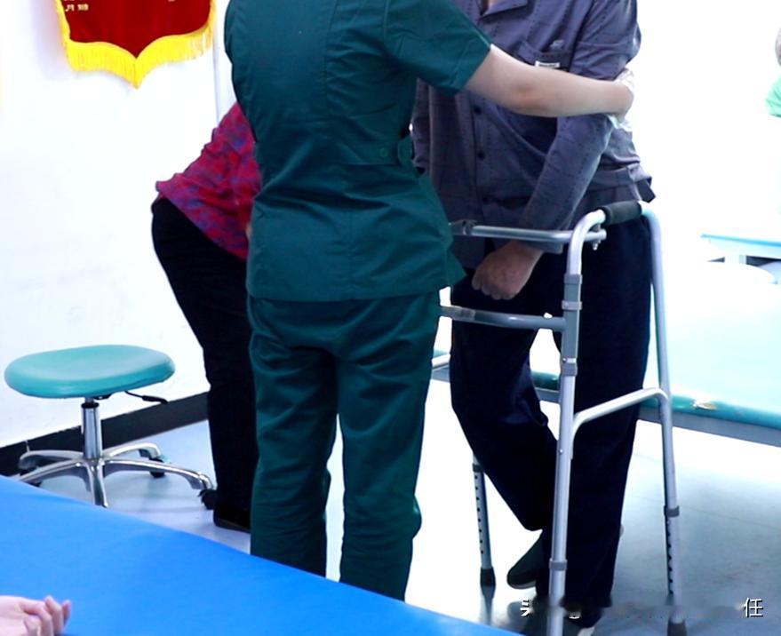 脊髓损伤锻炼多久才能恢复？
 
有人说，我锻炼了半年多才能站起来，有人说，我做康