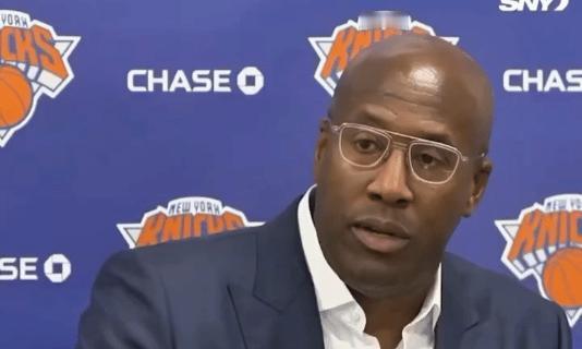 四次被解雇，却是被麻省理工学院研究的男人。
你看迈克·布朗，标签是“詹姆斯背后