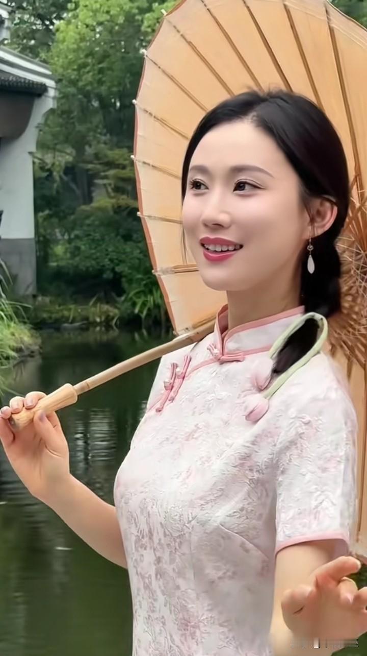 一首《烟雨唱扬州》，深深地把江南韵味表现的淋漓尽致！

歌声悠扬，曲调优美，而具