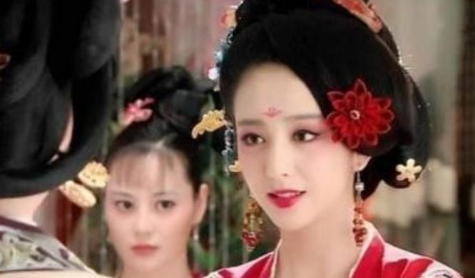 1144年，陆游娶了表妹唐婉，洞房花烛夜，陆游在唐婉耳旁说:“一会吹了蜡烛，我可