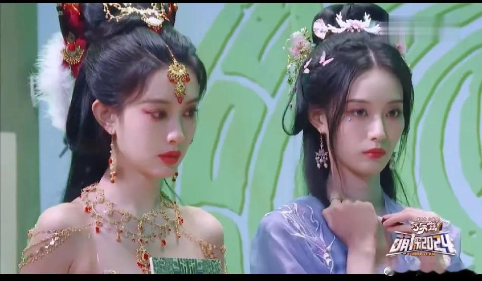 孟子义天生自带恶女气场，眼神桀骜张扬，媚而不俗，野性侵略感拉满，自带极强征服欲。