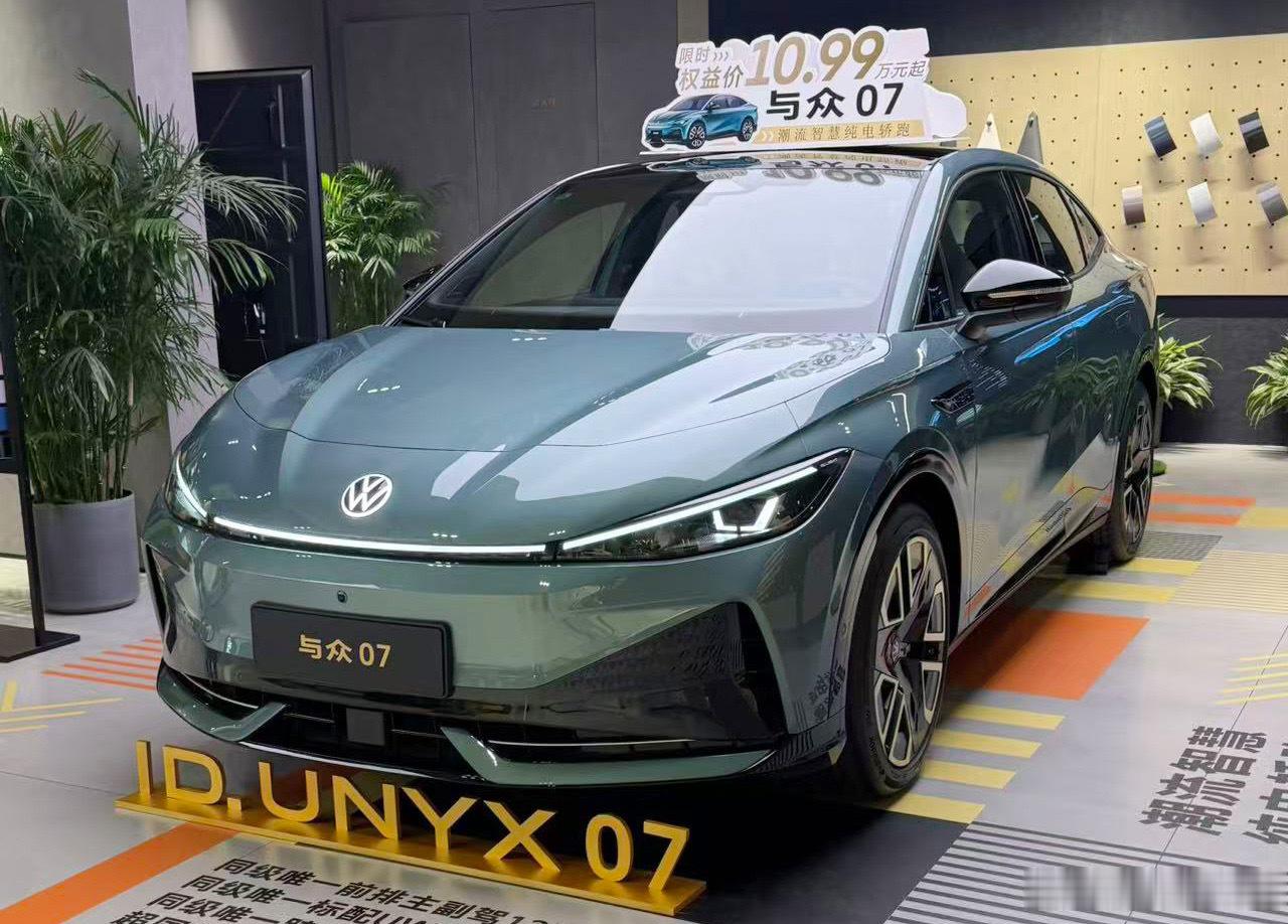 现在十万块左右买纯电车，选择真的和以前不一样了。除了常规家用车，轿跑车型越来越常