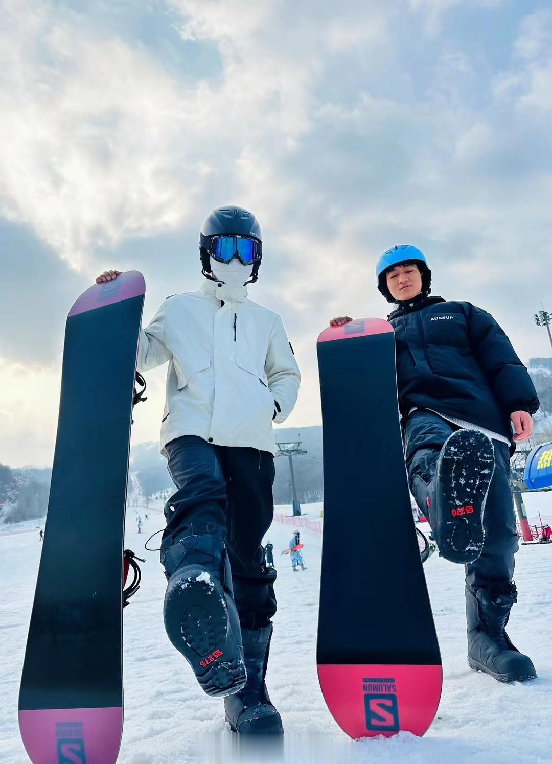 冬天到了，滑雪⛷️对南方孩子有着致命的吸引力！那么问题来了，一起东北滑雪吗？#哈