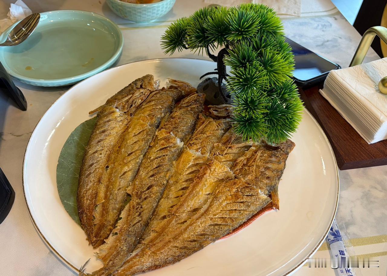以前只知道辽宁盘锦大米好吃，来到盘锦才知道，这里的鱼虾蟹也非常美味。


昨天中