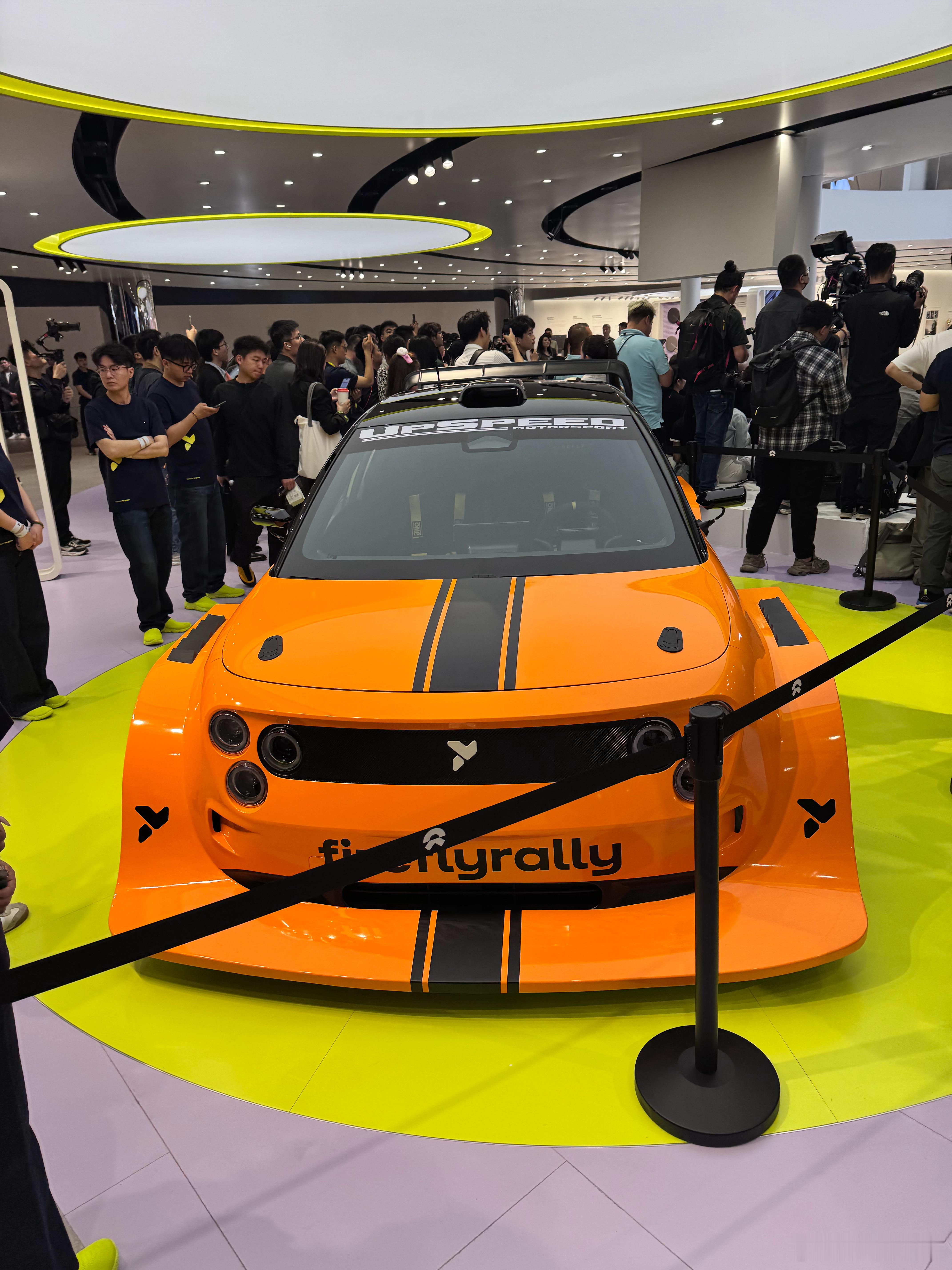 上海车展蔚来展台看起来电动兄弟李斌的敢想有为蔚来et9敢想有为 ​​​