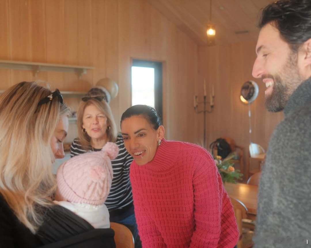 Vanessa Kirby凡妮莎柯比的未婚夫Paul Rabil晒图庆祝自己的4