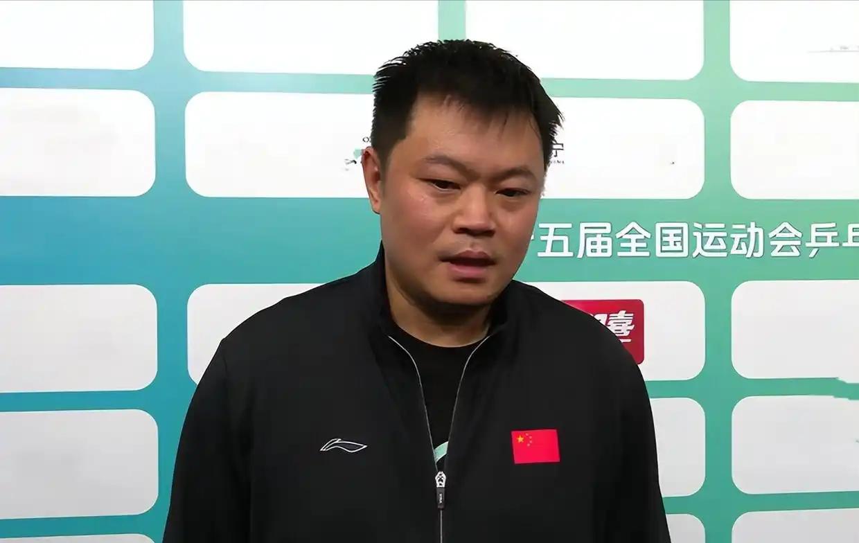 侯英超的分析一针见血，
黄友政三次止步资格赛，
留给单打机会越来越少了，

老侯