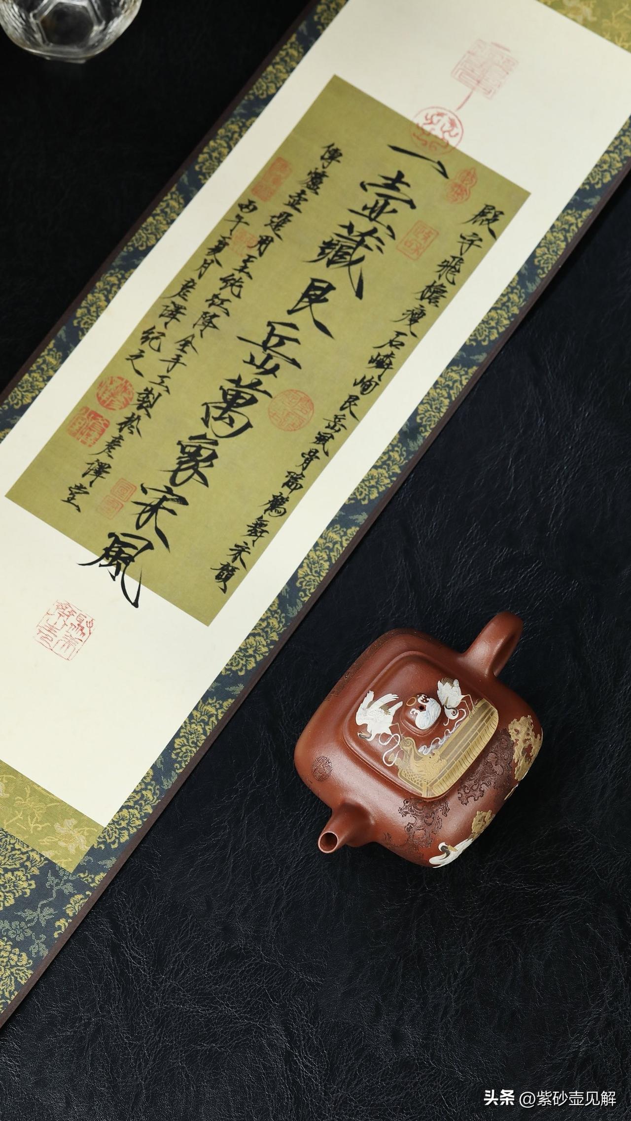 传炉｜泥绘装饰｜瘦金体陶刻｜全手工｜彦泽堂作品｜宋式美学
 纯红降坡泥｜容量25