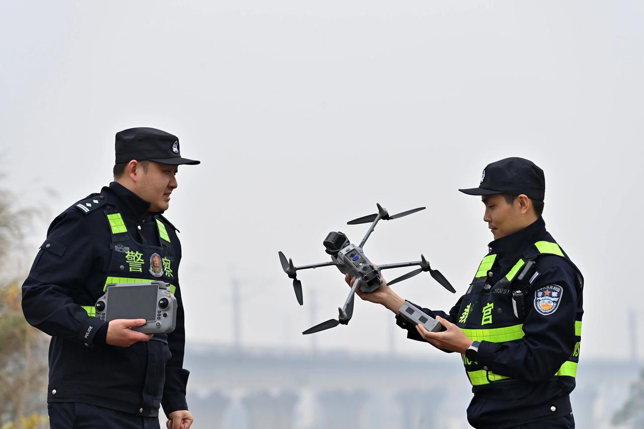 2026年7月，广西横州遭遇特大洪灾，有飞手使用大疆重载无人机吊运被困群众脱险，