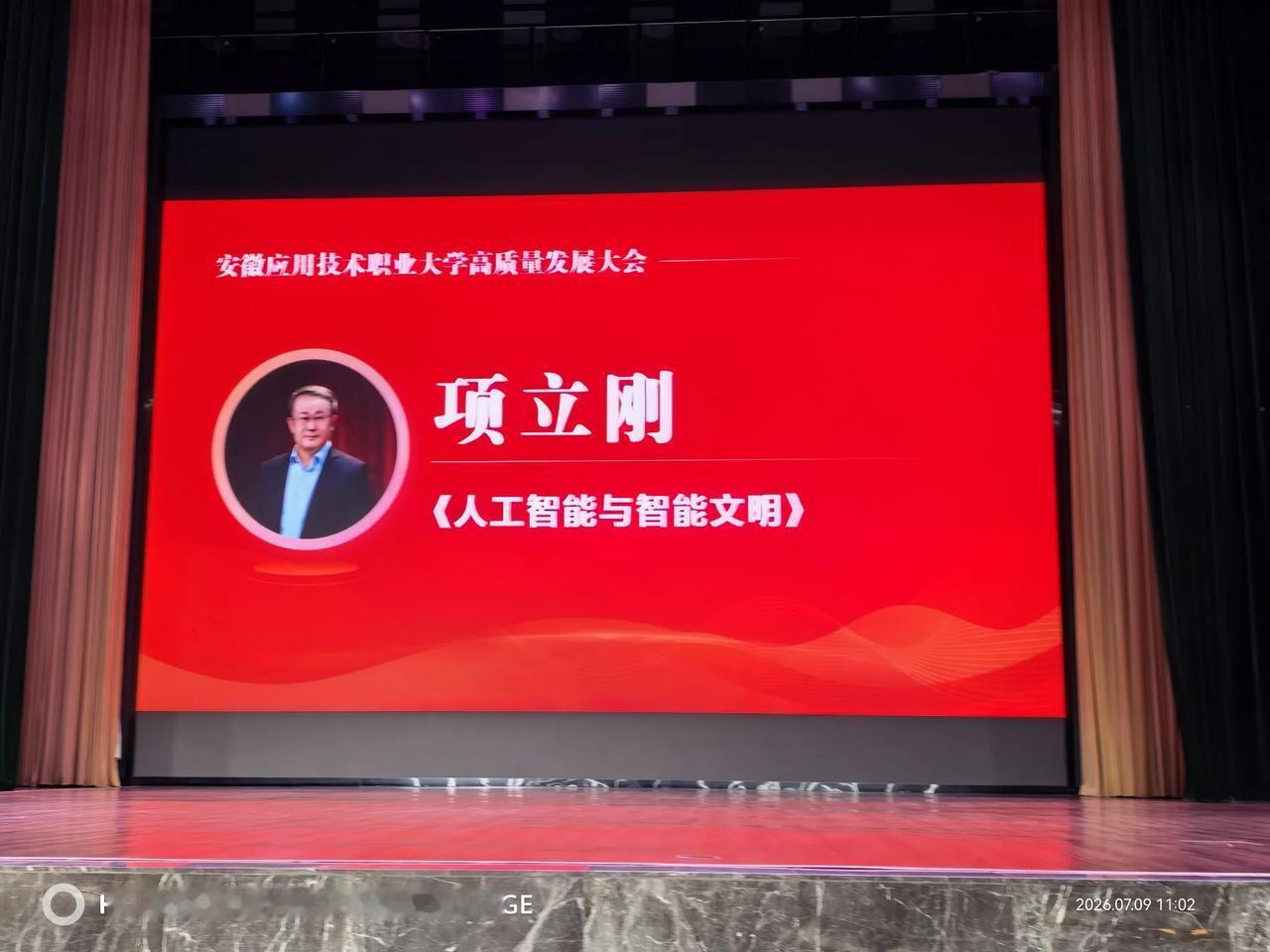 【民意的觉醒】

昨天我原来的学校，升格为本科，我回去参加了揭牌仪式，做了升格为