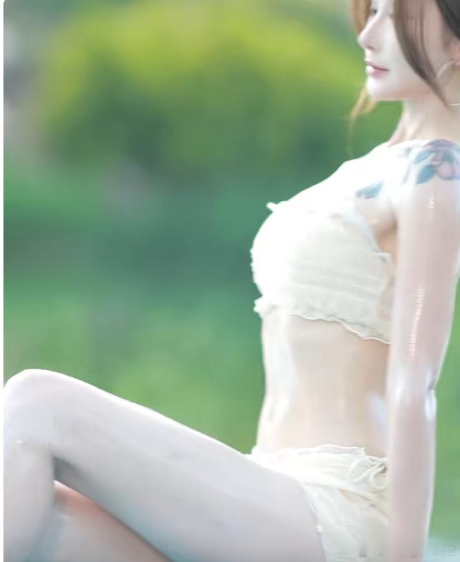 洋洋高锐“婀娜……吗”◎傍晚了……还没看见山峦的红霞◎一入池塘里就……发现她◎她