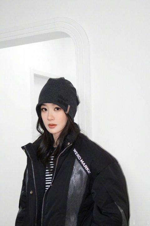 杨紫说最近在过有点意思的生活杨紫大雪营业照 杨紫大雪营业照来啦 