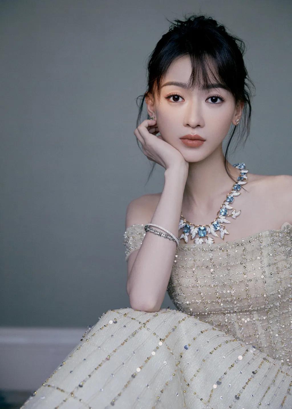演员，吴谨言说，我三四岁就开始学跳芭蕾，那时候是那种业余班，每周去一次的那种，后