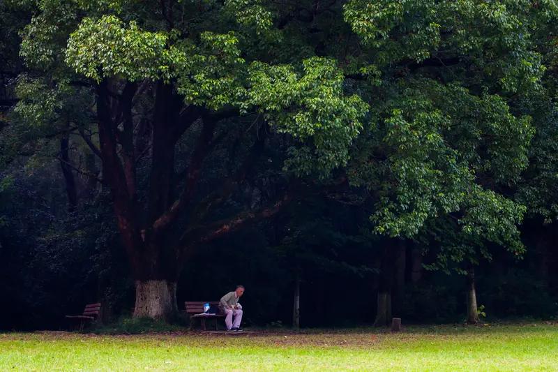 南京75岁拆迁三套房大爷相亲，只找年轻的，要能过夫妻生活，不找老太婆，老太婆回家
