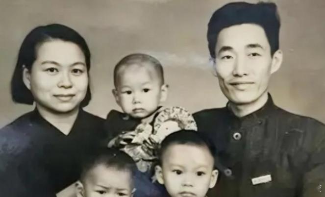 1947年，南京夫子庙酒楼内，中统特务陈梦麟酒后失言，向同僚张一锋炫耀抓捕计划，