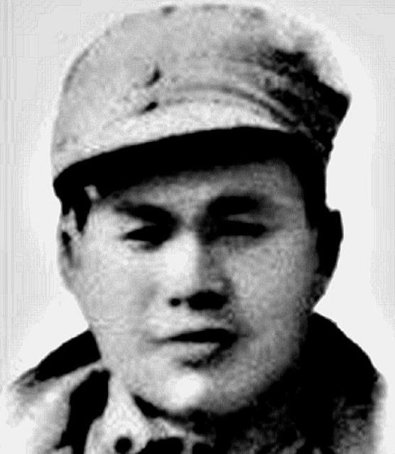 他破译了长征路上860种敌军密码，却在1962年的大会上连座位都没有，毛主席得知