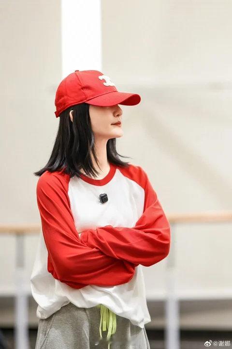 阚清子给谢娜送花篮阚清子给谢娜演唱会送花篮姐姐们的友谊好好！阚清子给谢娜送演唱会