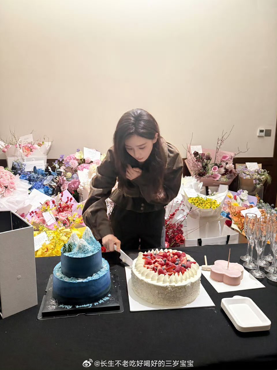 刘诗诗回应杨幂祝福呜呜呜，真的会被这种神仙友谊感动到。诗诗生日快乐，永远是你最忠