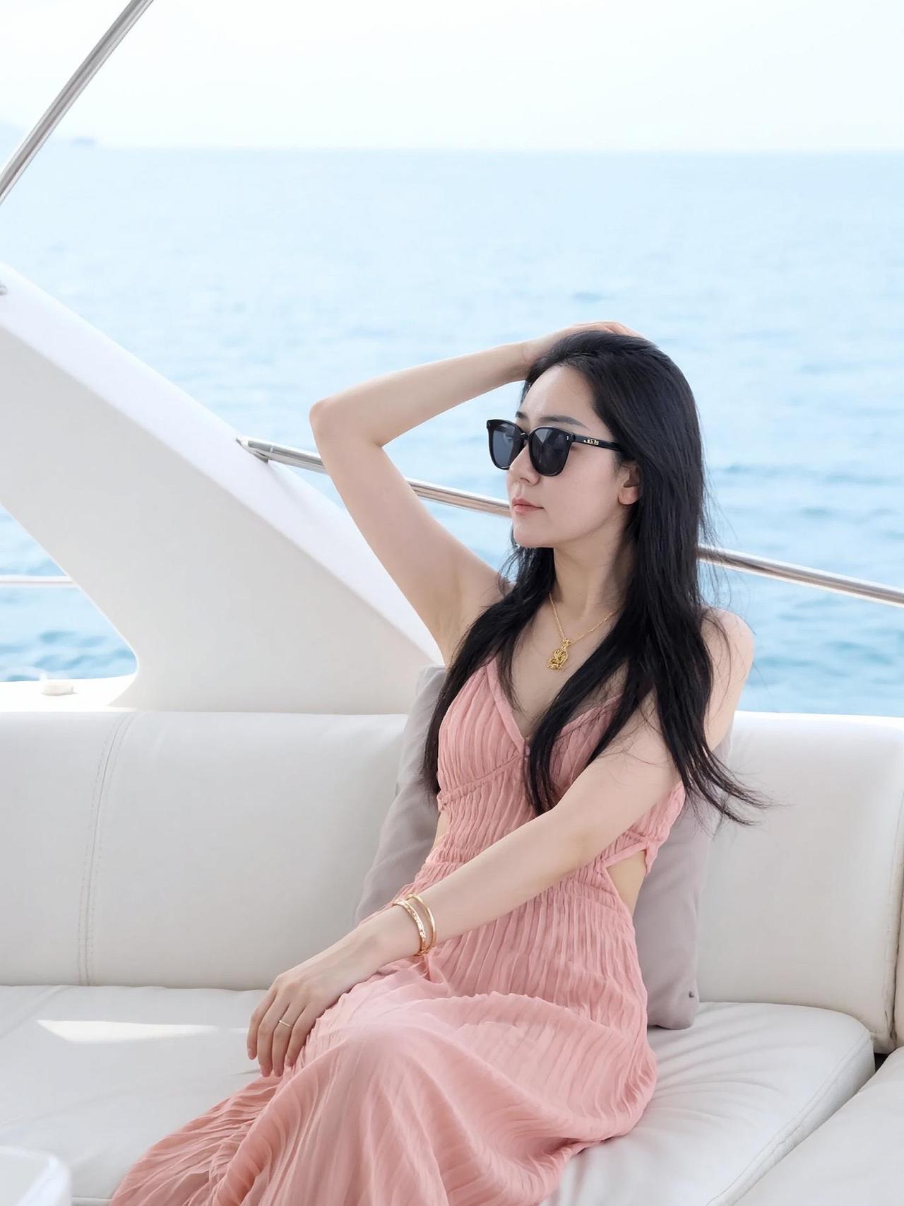 海边度假穿搭 游艇出海