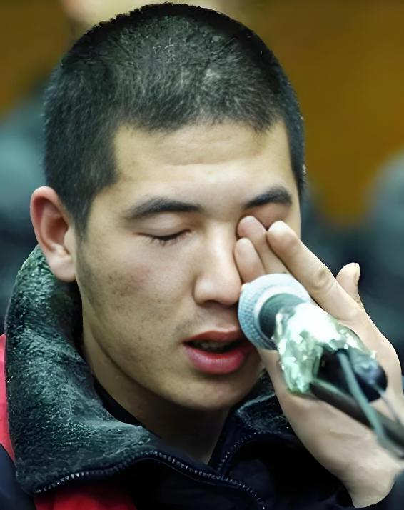 2006年8月11日，北京海淀区中关村科贸电子商城北侧的路边，23岁的退伍军人崔