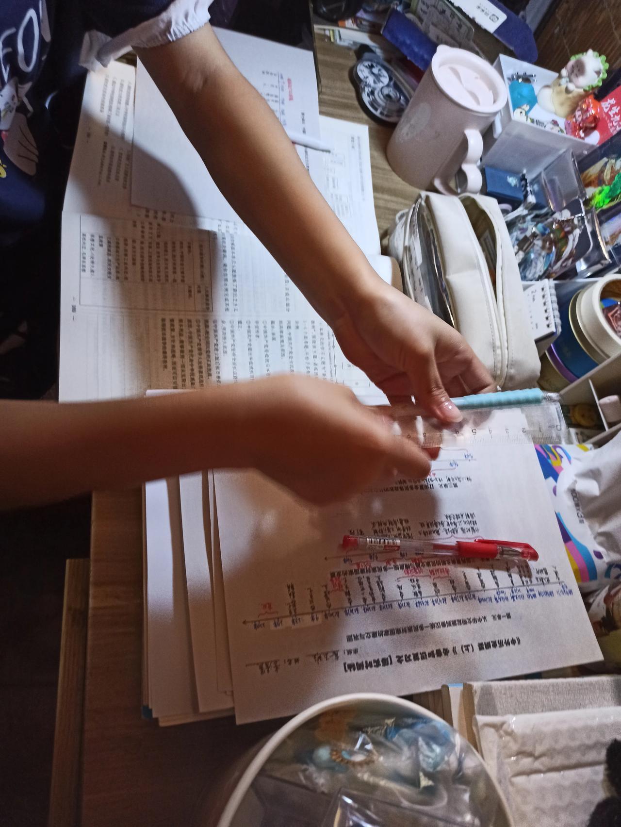 永远要相信大力能出奇迹，经过一天一夜的战，七科寒假作业只剩下三科了，明天开学，去