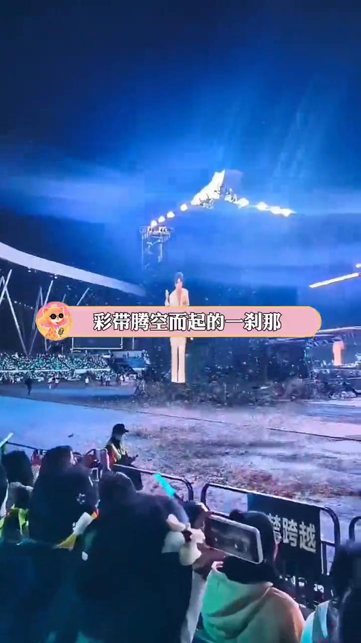 如果有些事科学无法解释，那就交给爱吧。
·张远跨年演唱会最后的致谢环节突然来了一