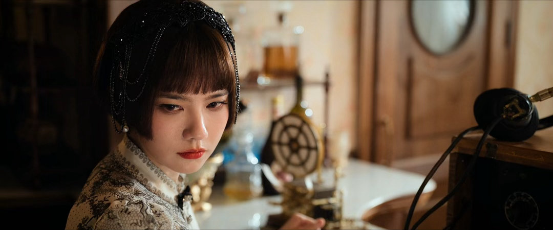 姜珮瑶复刻南部档案董小姐造型主人般的张海琪 妈妈般的姜珮瑶 姜珮瑶这一身黑丝绒礼