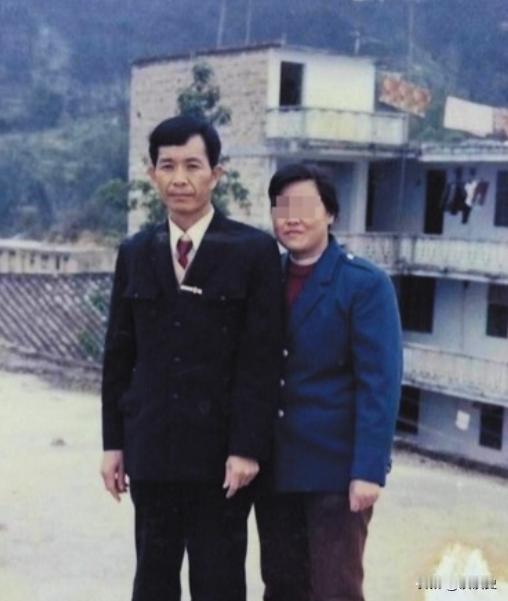 2017年，退休法官在家休息时，一个老头破门而入对其狂砍13刀，退休法官毫无防备
