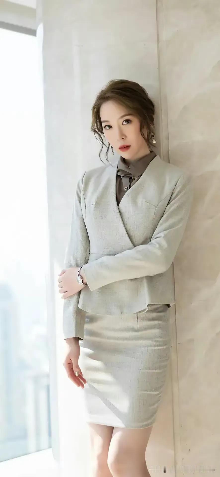职业装美女