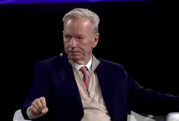 【美国大佬破防了！中国AI“开源武功”打得谷歌前CEO直跳脚】

施密特最近在美