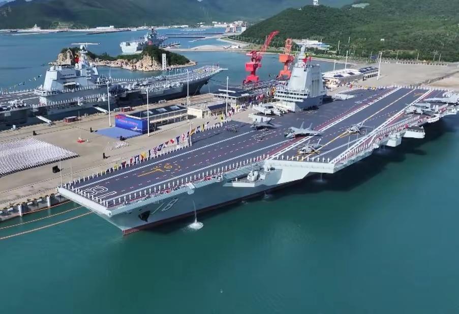 2012年9月25日，辽宁舰正式入列
2019年12月17日，山东舰正式入列
2