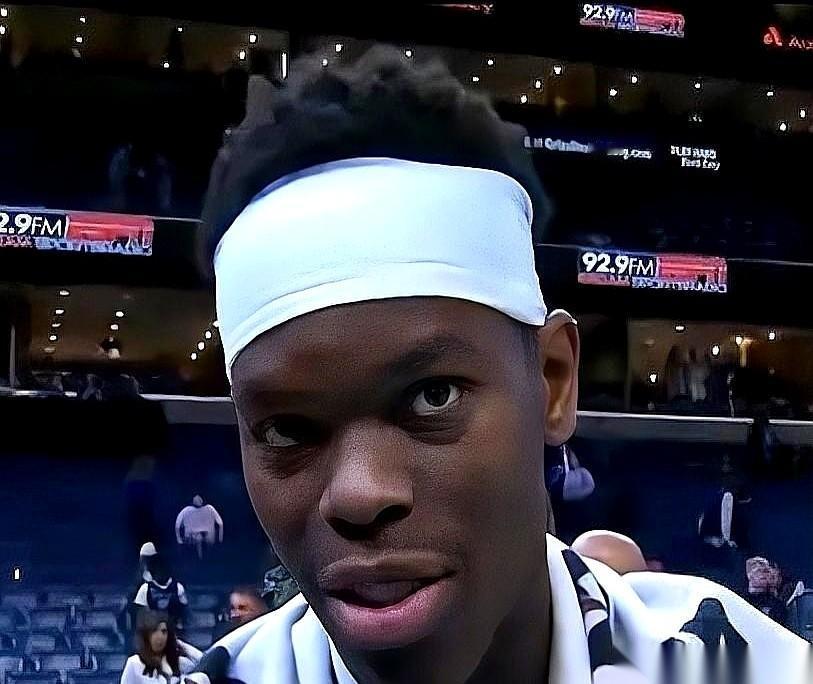 “我们必须拿下这三场，为季后赛做万全准备！”骑士队更衣室里，施罗德这句狠话甩出来