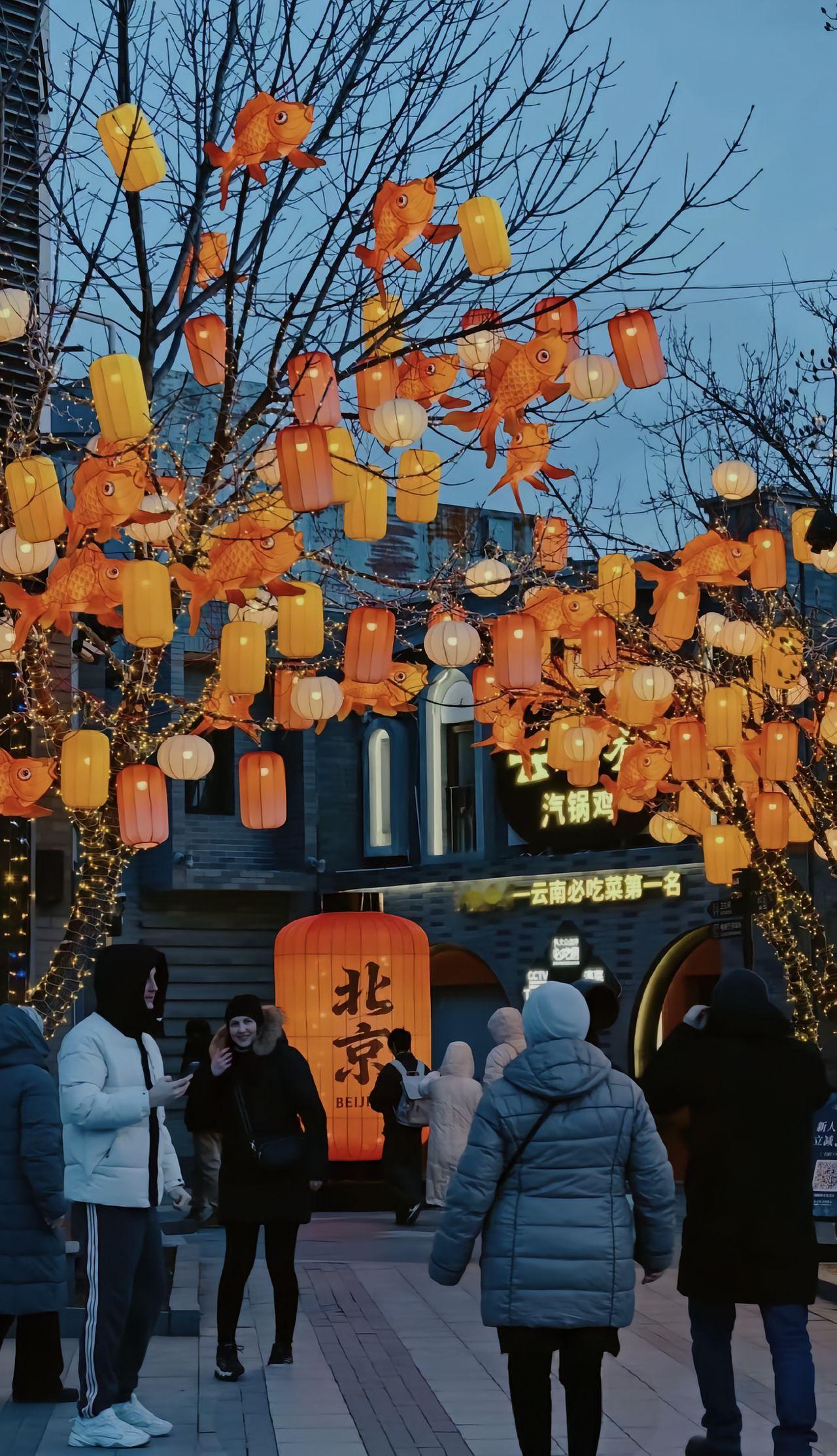 现在动不动就说弘扬传统文化。我觉得弘扬两个字太重，目前达不到弘扬的程度，顶多是继