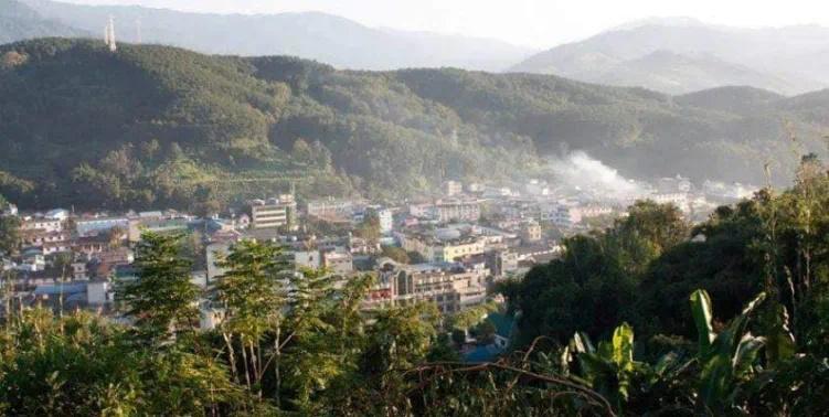 缅甸报道称缅军发射的2枚重武器再次落入中国境内，还有缅军火箭弹落入寺庙
据缅甸缅
