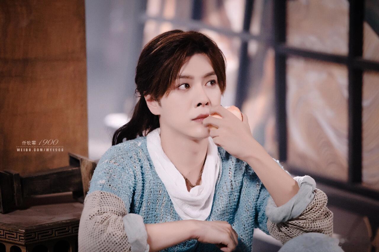 #徐海乔[超话]#徐海乔和古装的适配度真的很高，喜欢看他演的古装剧，小卷毛真的太