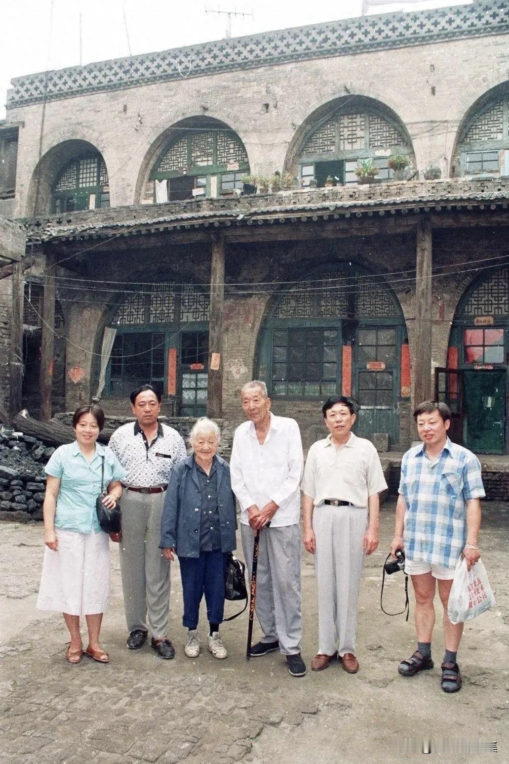 2002年，著名核物理学家，中国原子能物理事业开创者之一，被誉为“中国居里夫人”