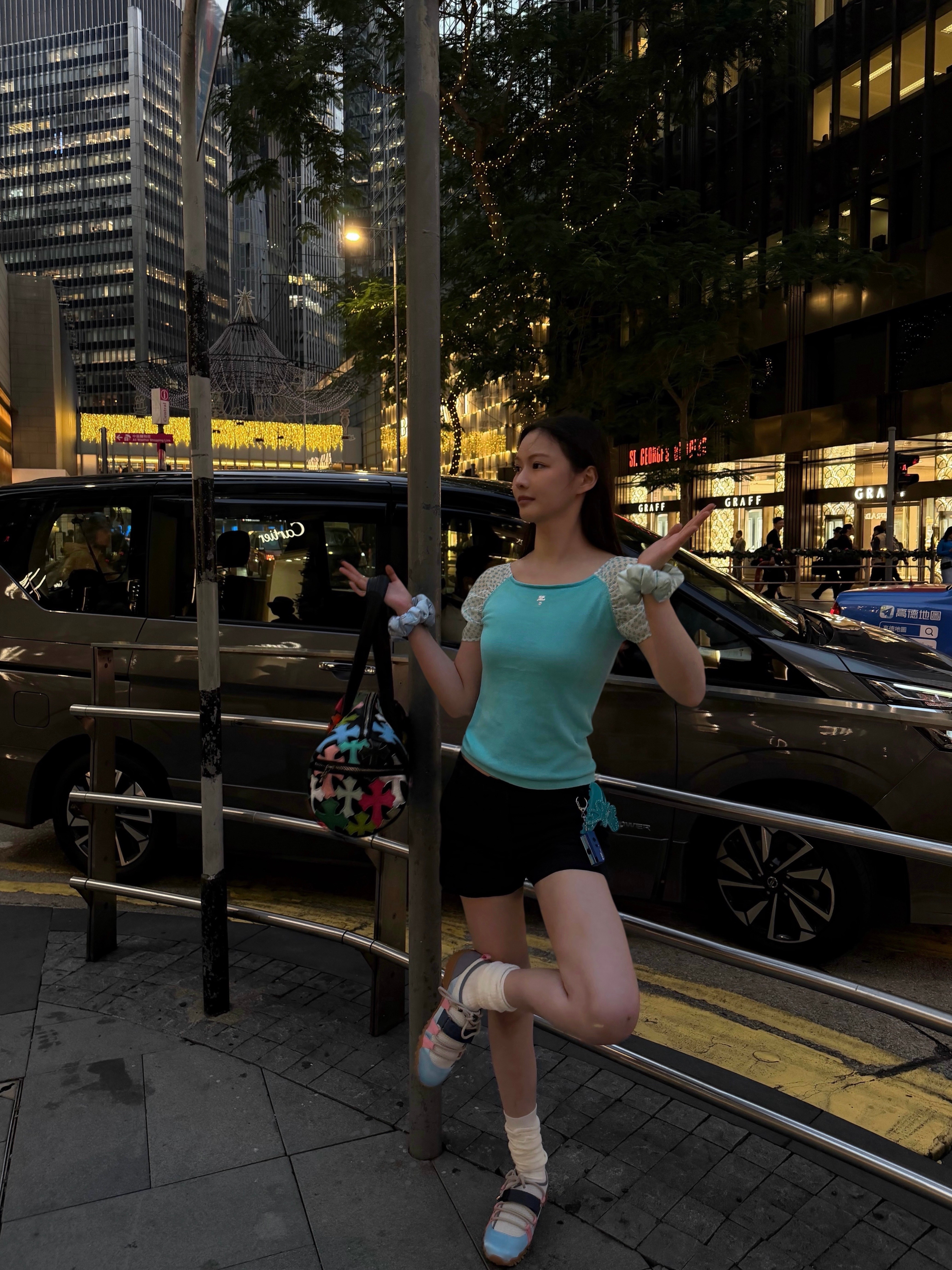 周子玄因为衣着被网友攻击了网友抨击女演员穿衣自由不懂为何总有人用恶意评判新人演员