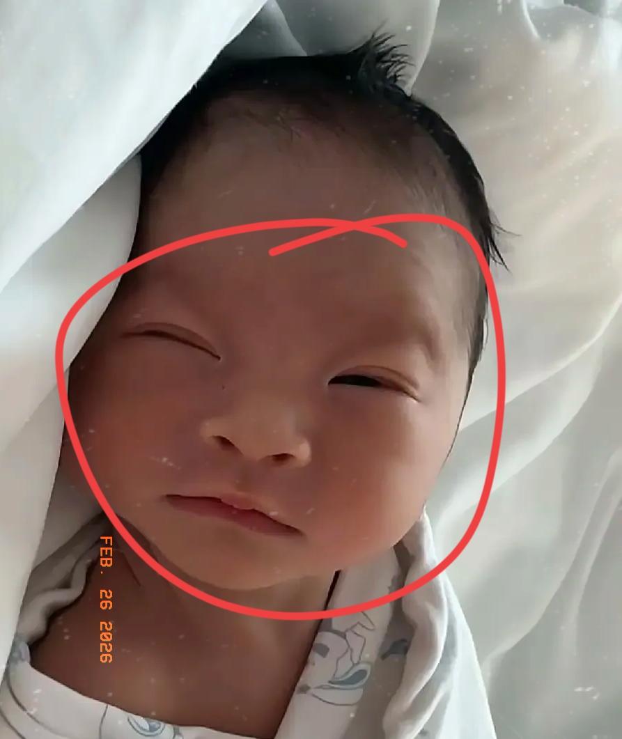 估计马筱梅自己都没想到！
被网友质疑了这么久的整容！
居然在儿子这儿直接拿到铁证