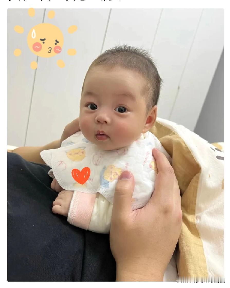 闺蜜结婚好些年，一直没怀上孩子，全家都盼得心急。去年终于领养了个小宝宝，粉雕玉琢