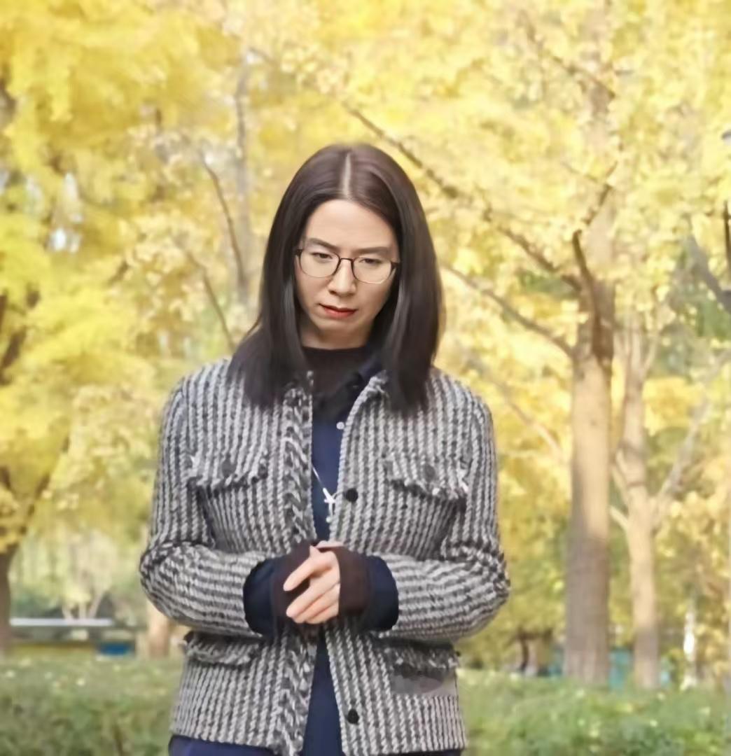 崔丽丽若进行直播带货，做知识分享再合适不过。首先，她的维权经历颇具传奇色彩，她可