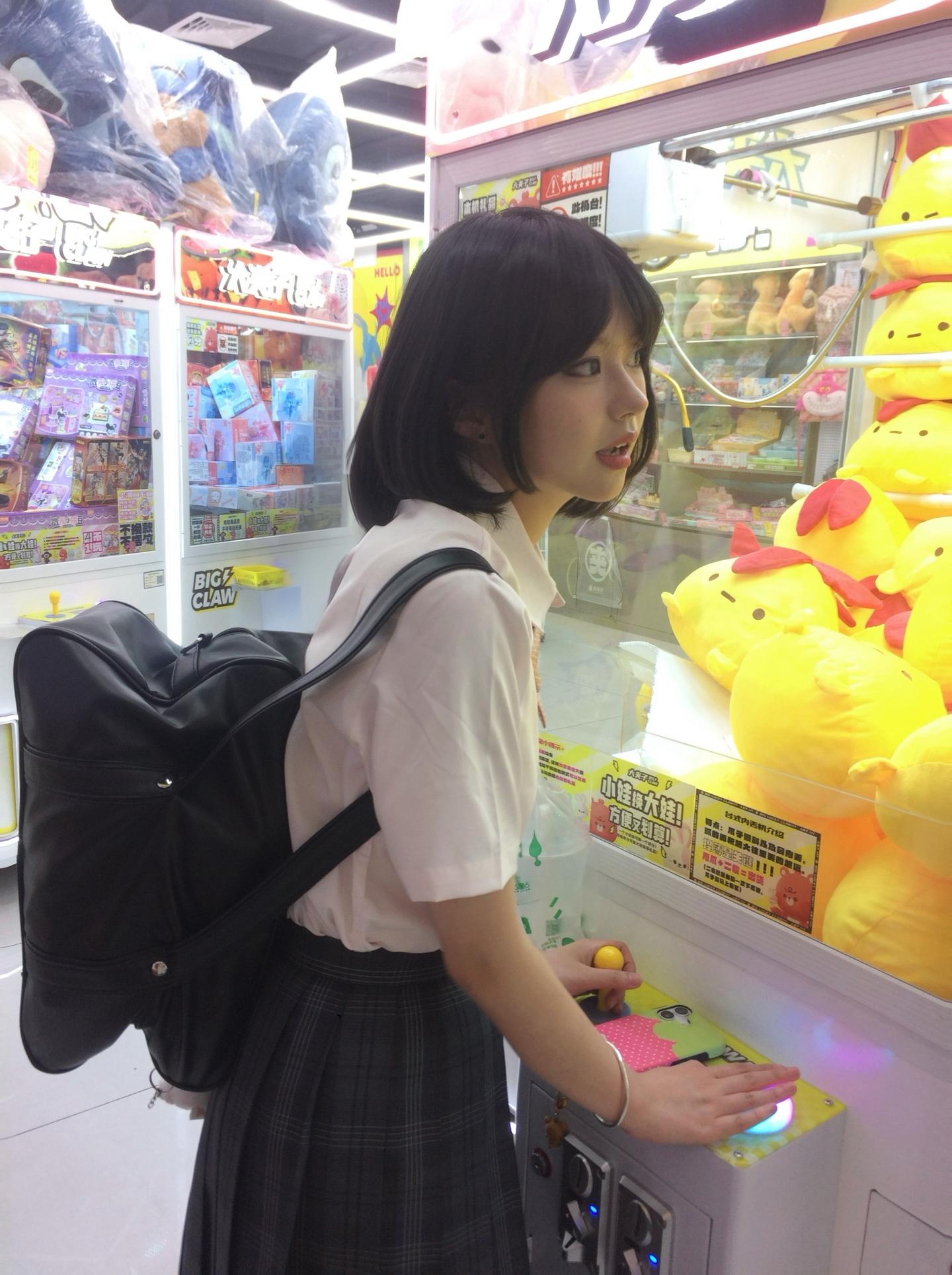 i like girls(￣ 3￣)