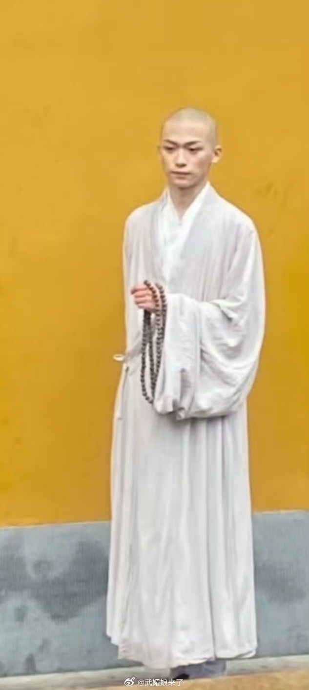 并不适合光头造型 ​​​